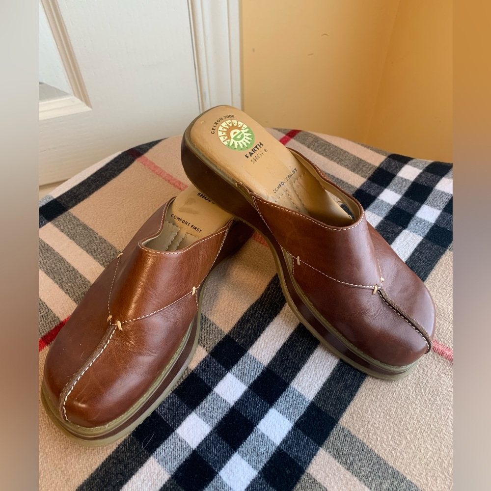 Brown Leather Earth mules